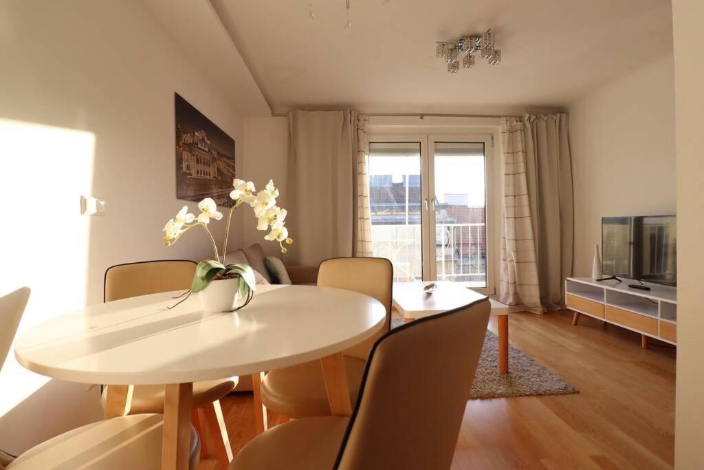 Brilliant View: Balcony Home, Modern, Stylish And Newly Renovated Wien Eksteriør billede