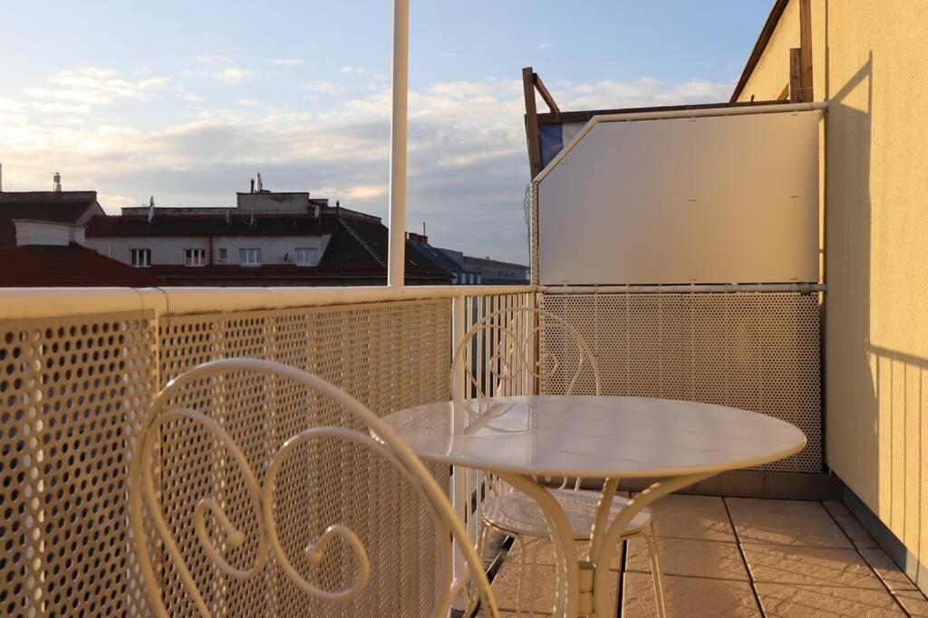 Brilliant View: Balcony Home, Modern, Stylish And Newly Renovated Wien Eksteriør billede