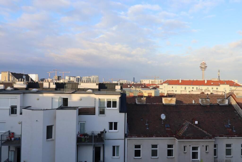 Brilliant View: Balcony Home, Modern, Stylish And Newly Renovated Wien Eksteriør billede